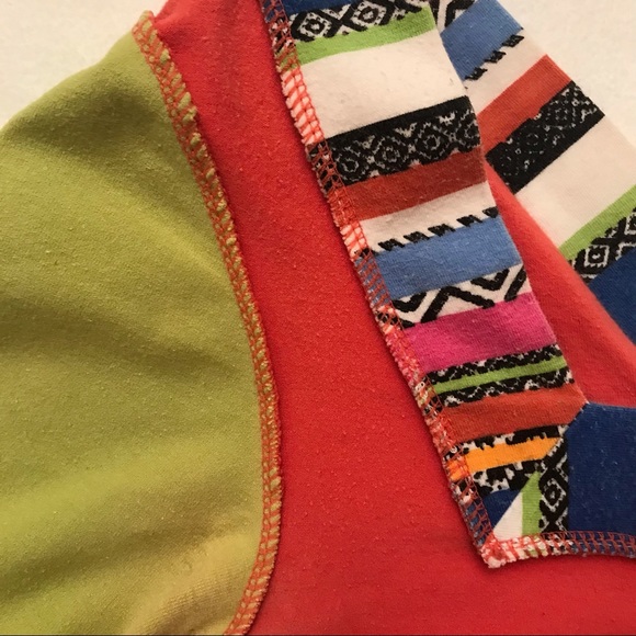 Colorful Comfy Cute Crop Top! EUC Workout or Wear Out - Picture 4 of 11